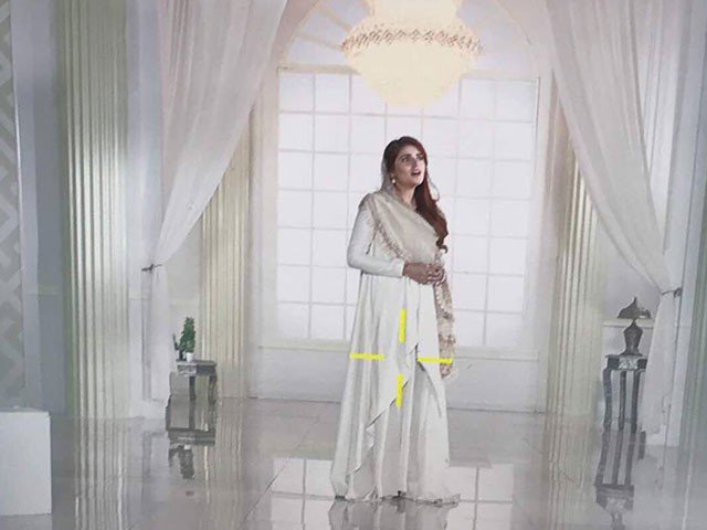 Pakistani Singer Momina Mustehsan recite Qaseeda Burda in Ra